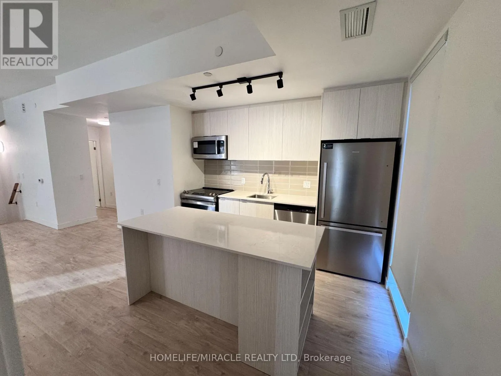 4 - 176 CLONMORE DRIVE