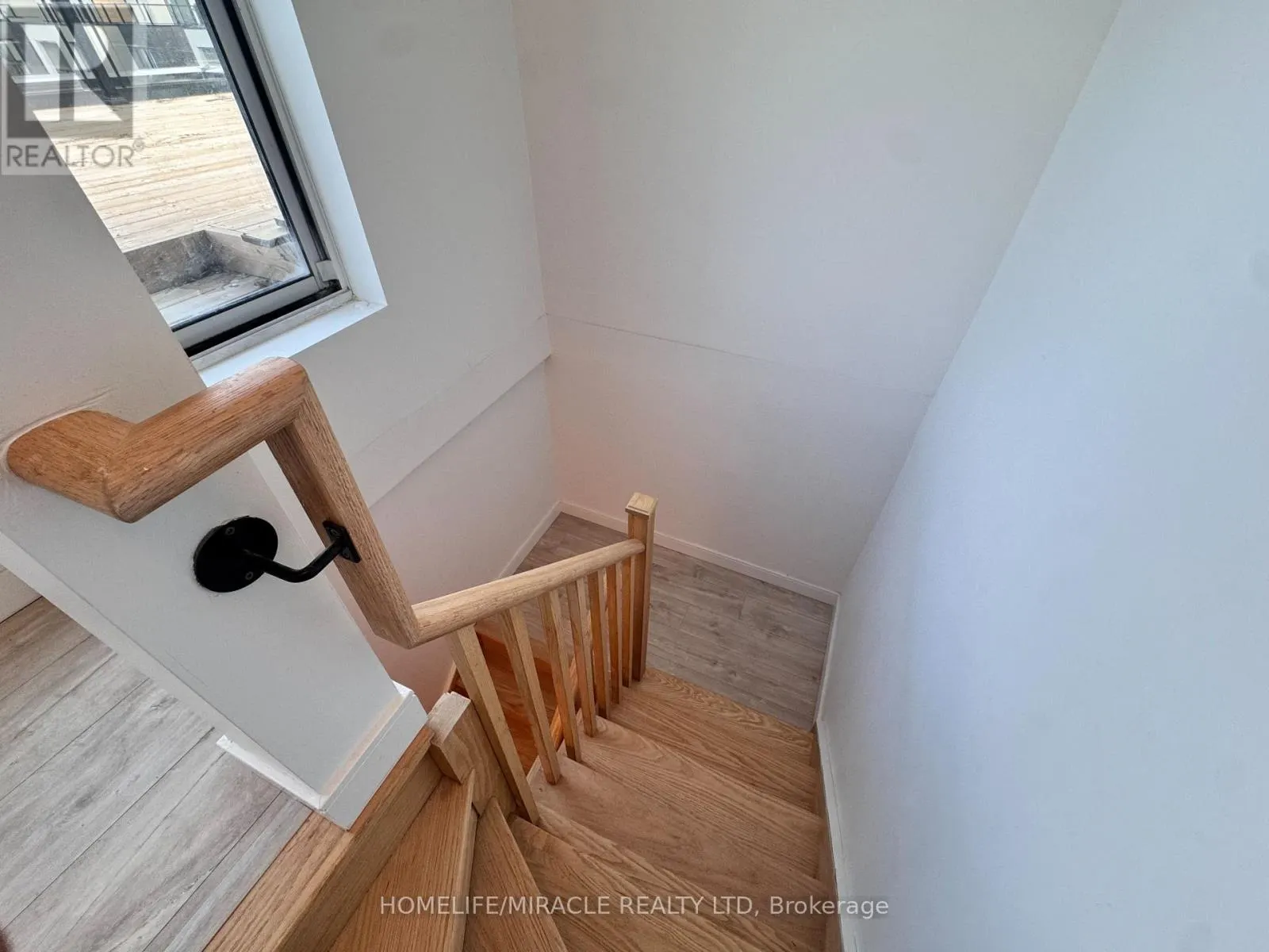 4 - 176 CLONMORE DRIVE