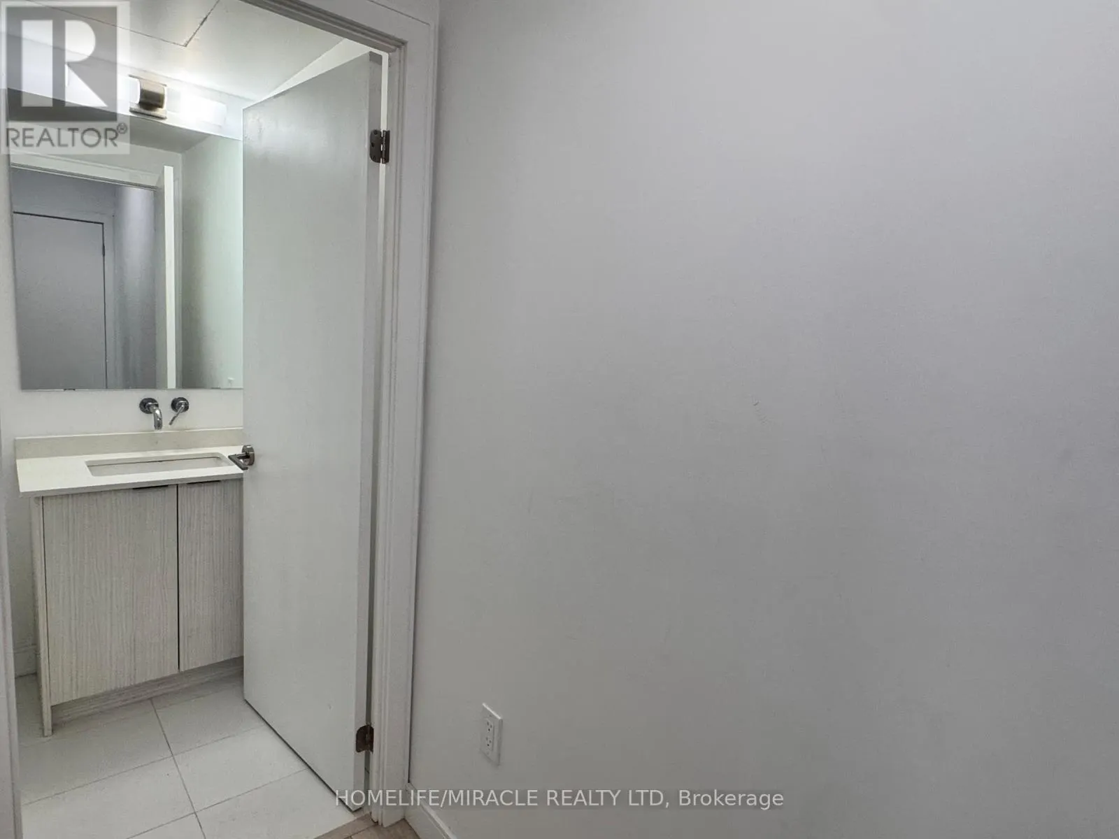 4 - 176 CLONMORE DRIVE