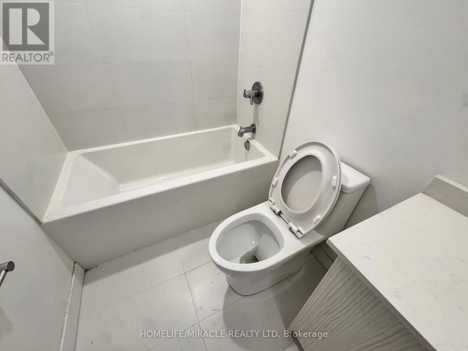 4 - 176 CLONMORE DRIVE