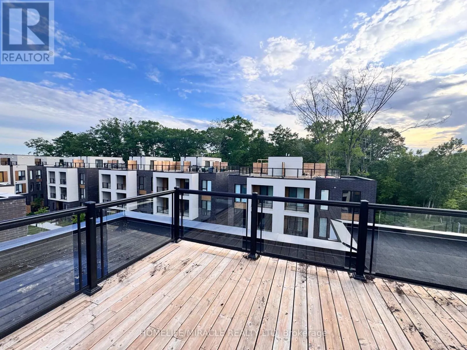 4 - 176 CLONMORE DRIVE