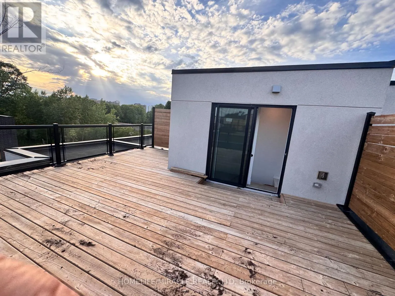 4 - 176 CLONMORE DRIVE