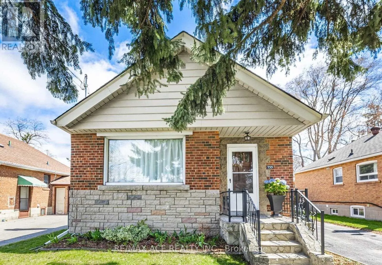 733 PHARMACY AVENUE