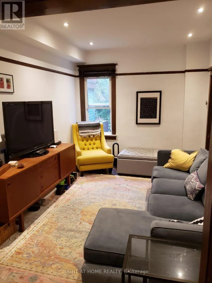 6 BOOTHROYD AVENUE