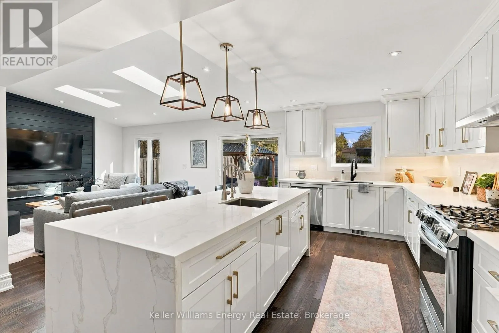 801 GREENBRIAR DRIVE