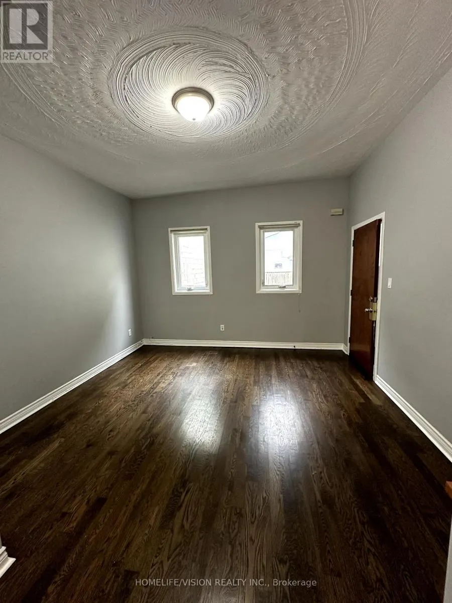 APT 2 - 2024 QUEEN STREET E