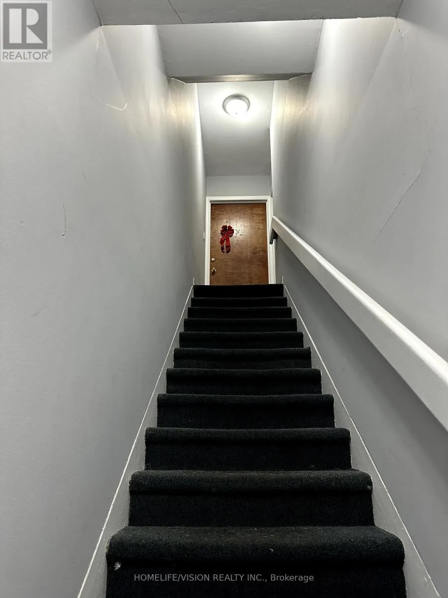 APT 2 - 2024 QUEEN STREET E