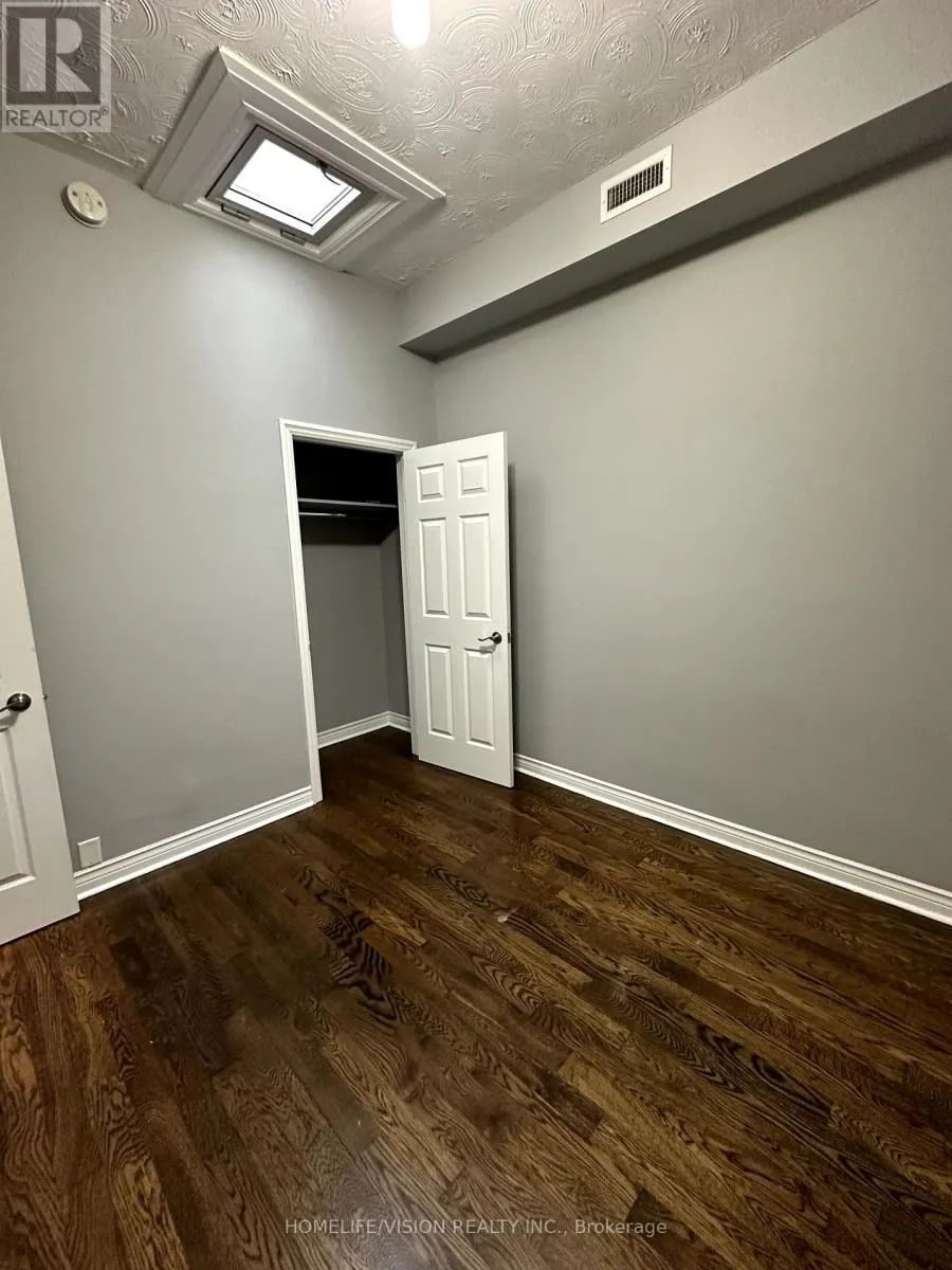 APT 2 - 2024 QUEEN STREET E