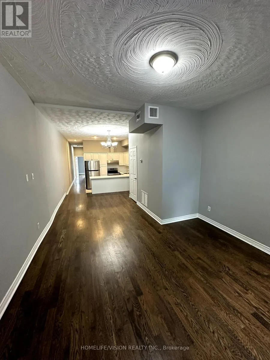 APT 2 - 2024 QUEEN STREET E