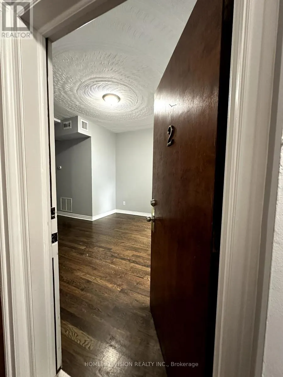 APT 2 - 2024 QUEEN STREET E