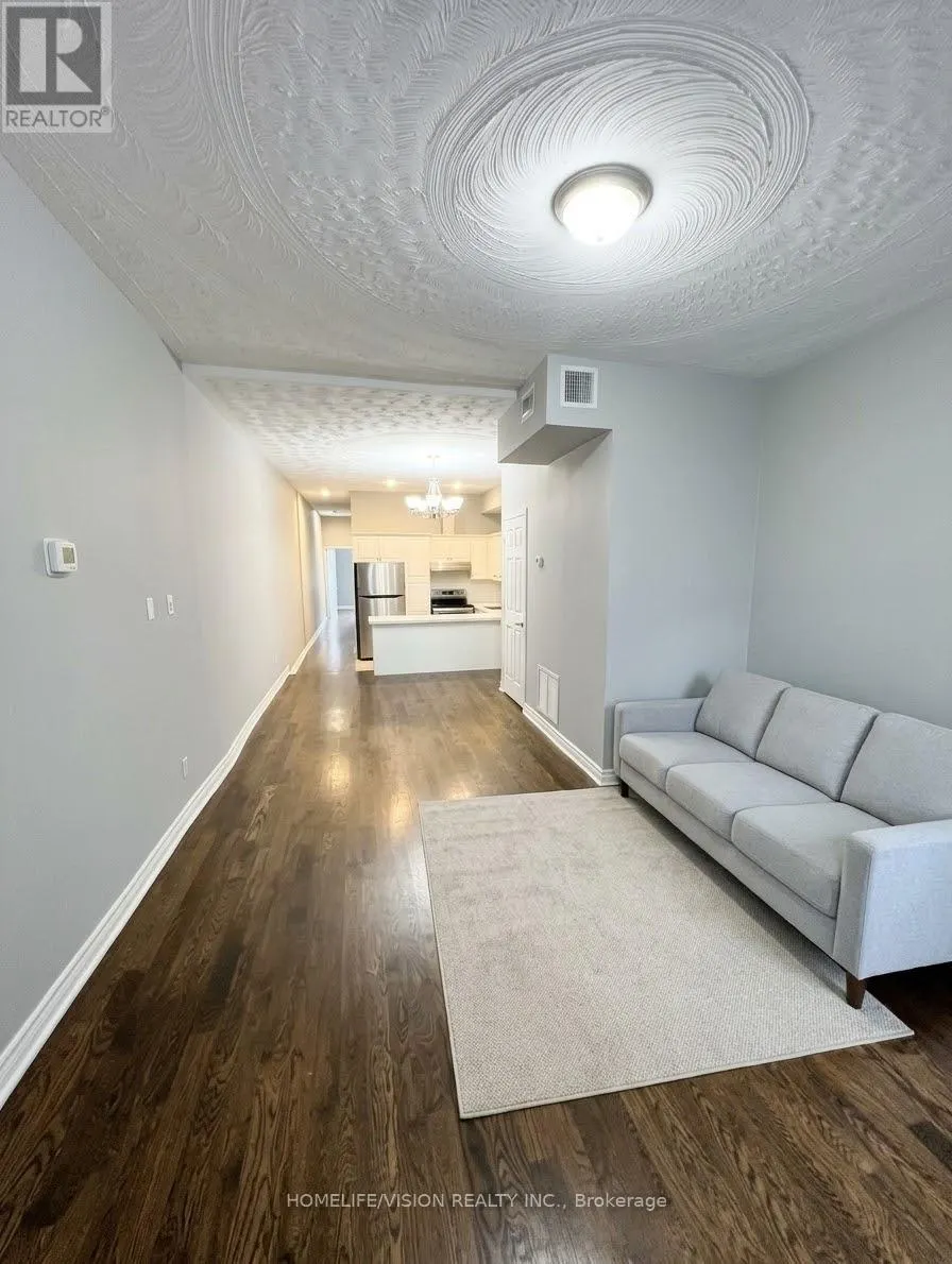 APT 2 - 2024 QUEEN STREET E