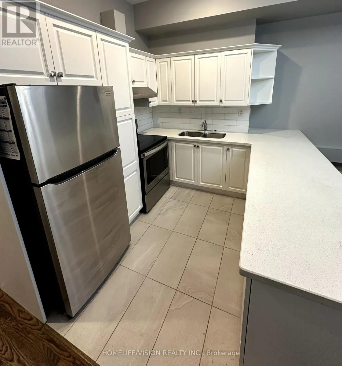 APT 2 - 2024 QUEEN STREET E