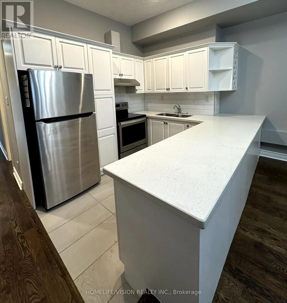 APT 2 - 2024 QUEEN STREET E