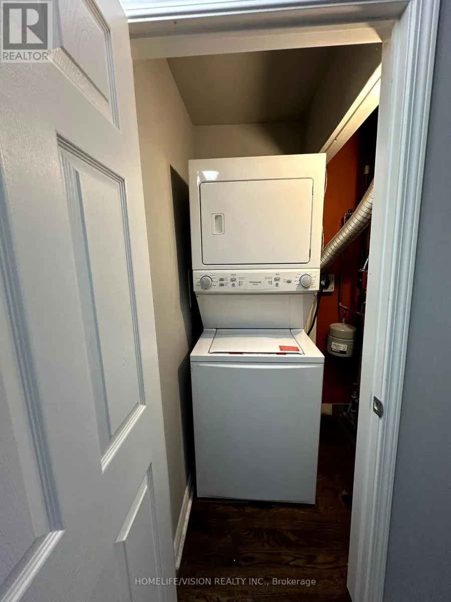 APT 2 - 2024 QUEEN STREET E