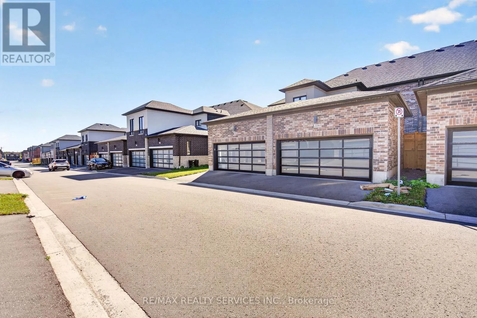 225 CORONATION ROAD