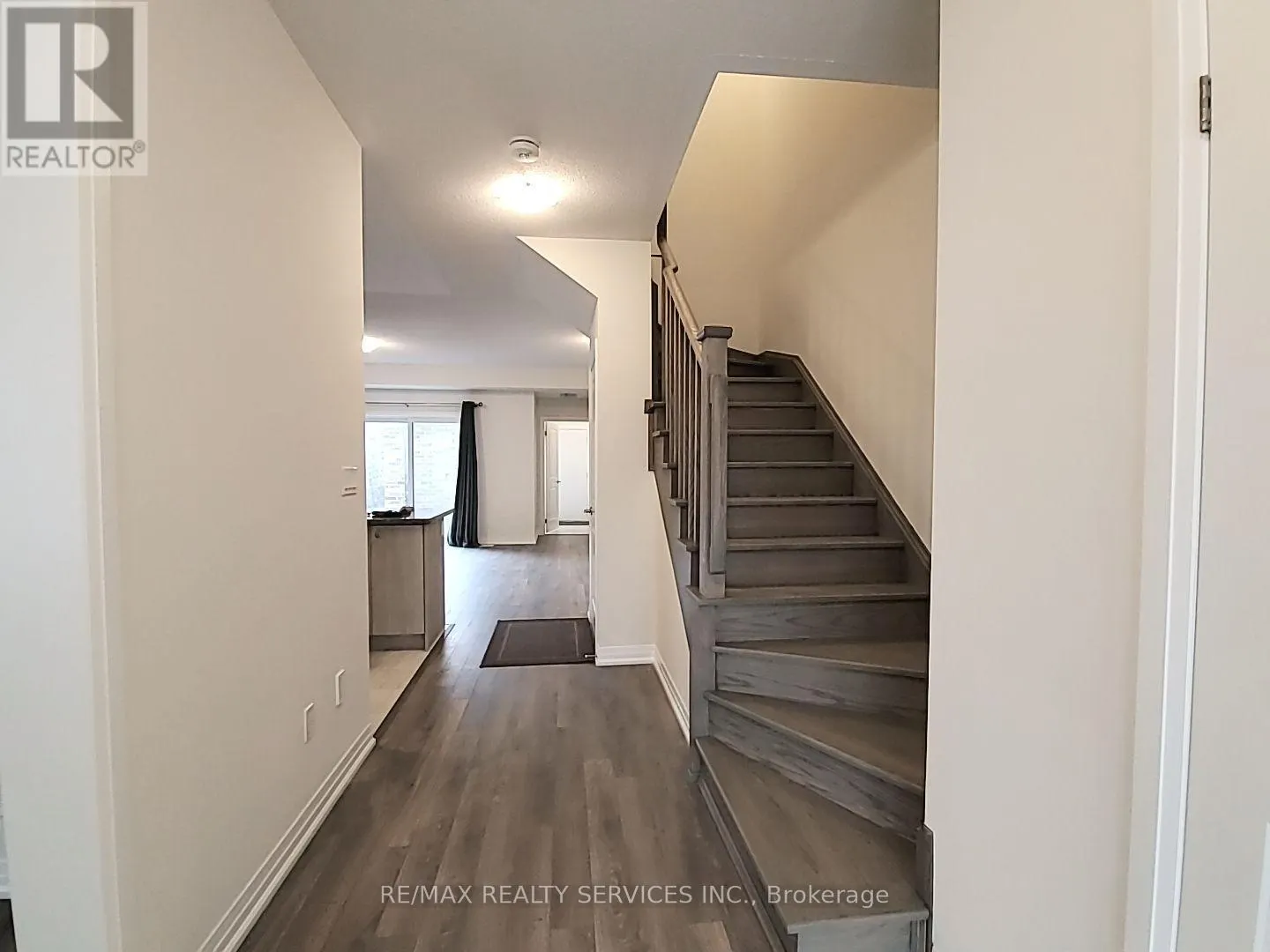 225 CORONATION ROAD