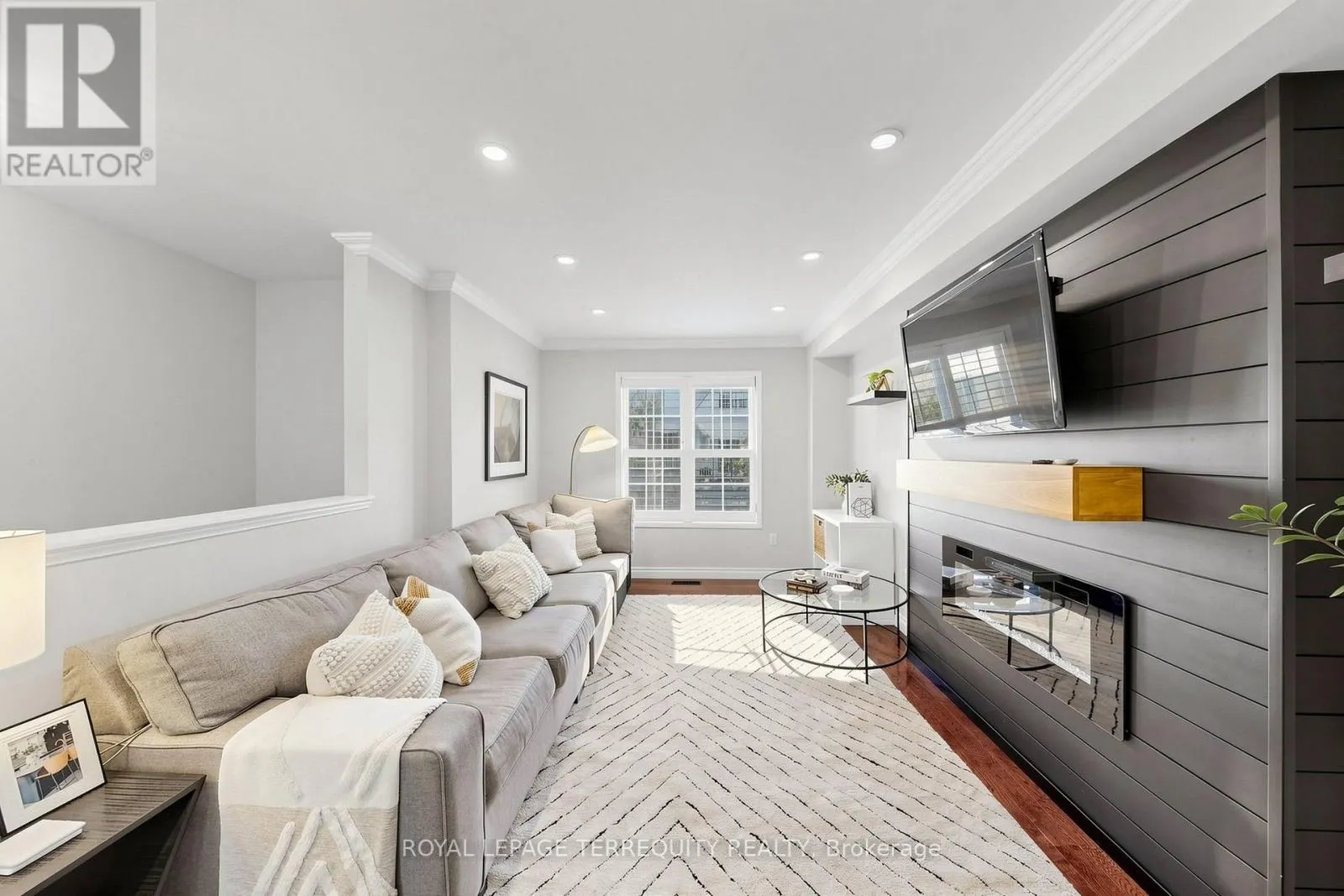 50 - 735 SHEPPARD AVENUE