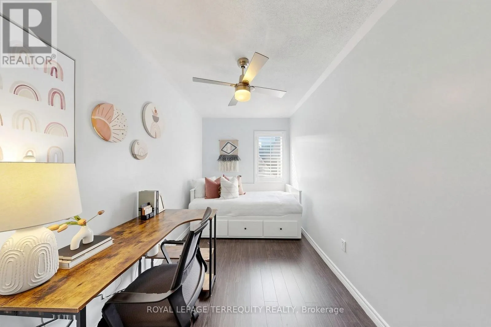 50 - 735 SHEPPARD AVENUE