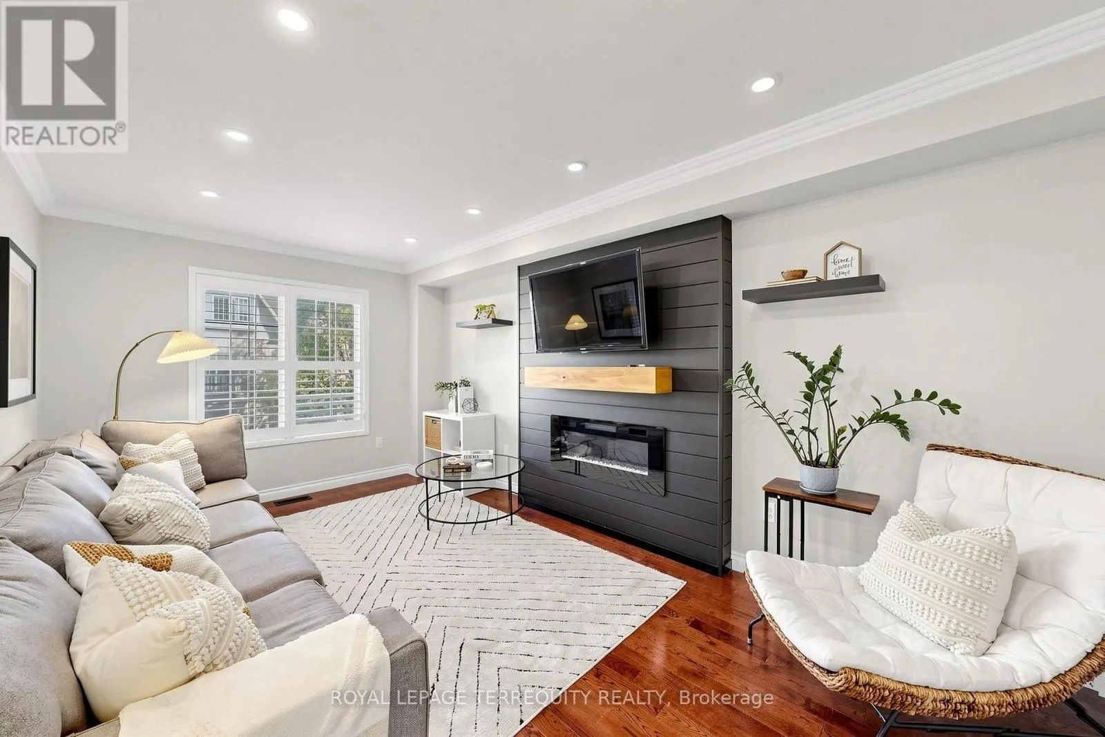 50 - 735 SHEPPARD AVENUE