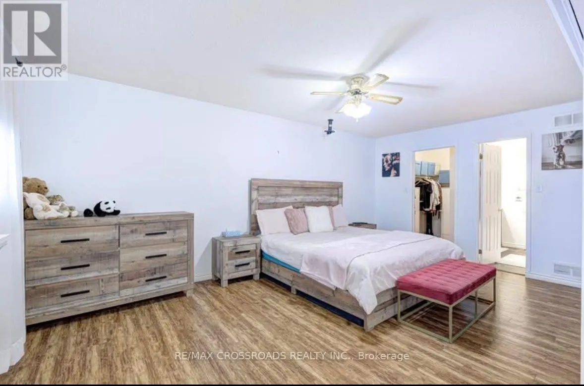 11 MURKAR CRESCENT