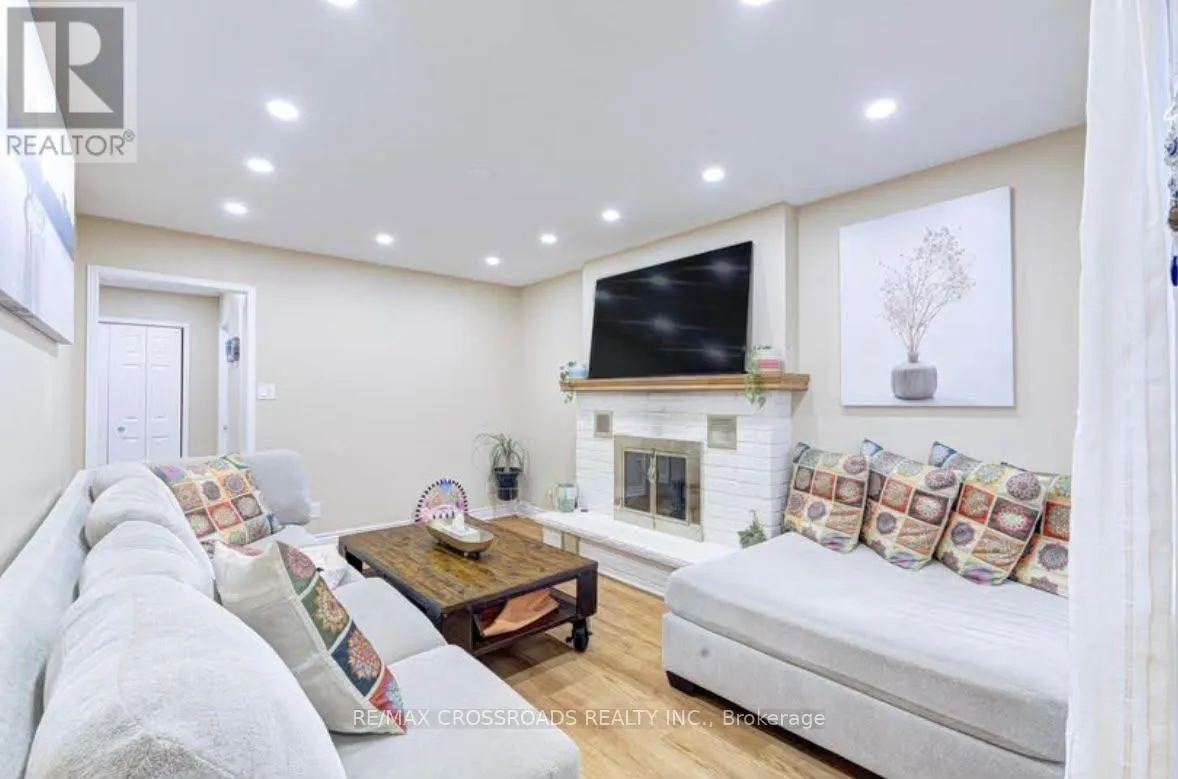 11 MURKAR CRESCENT