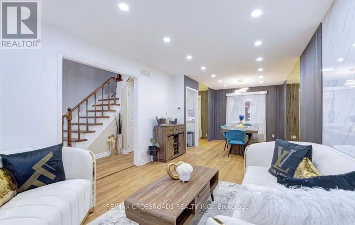 11 MURKAR CRESCENT