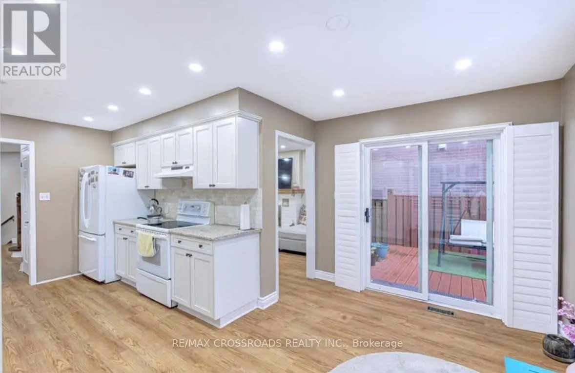 11 MURKAR CRESCENT