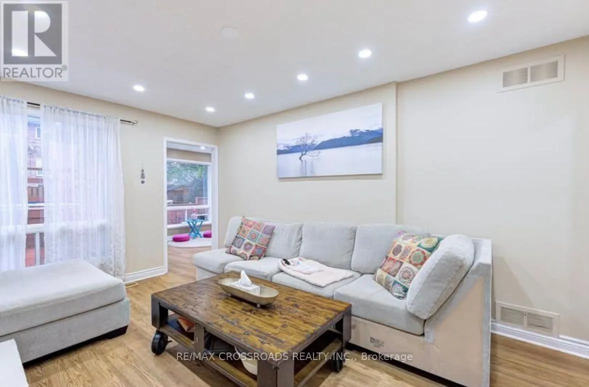 11 MURKAR CRESCENT