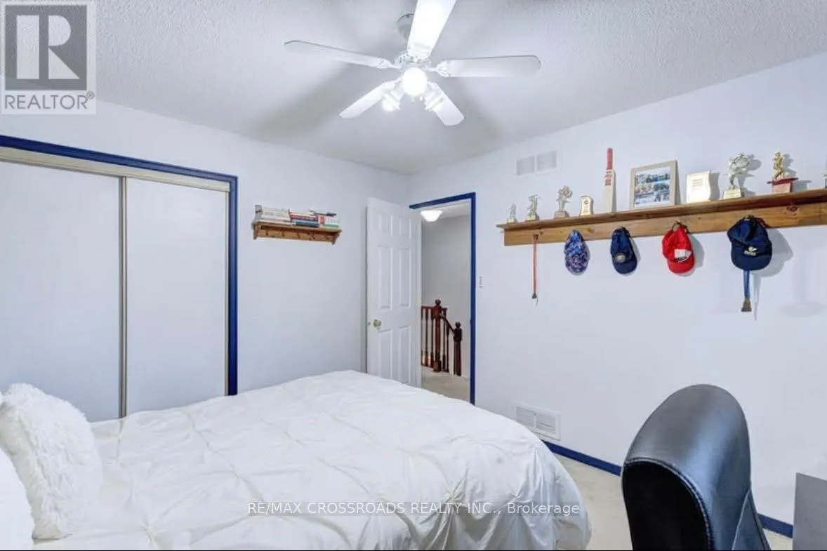 11 MURKAR CRESCENT