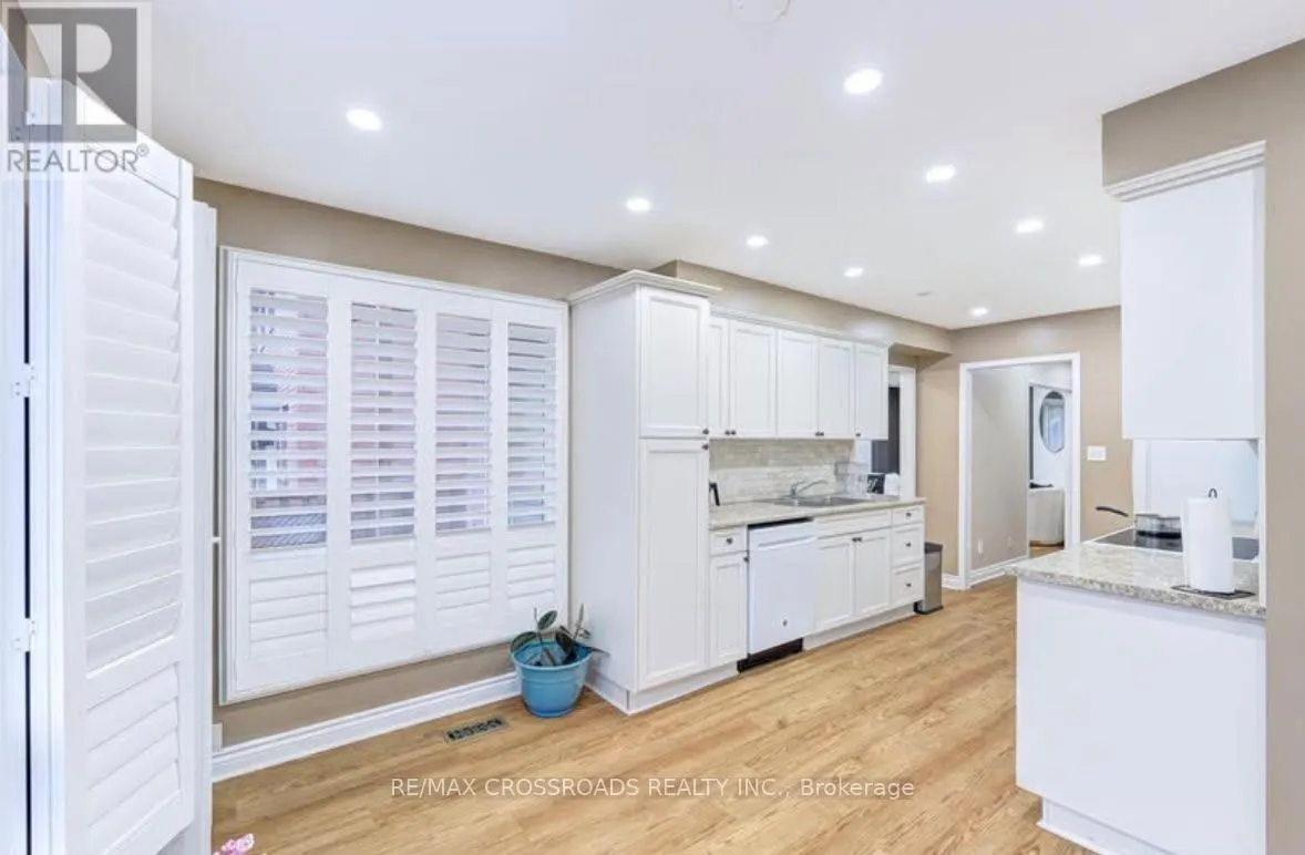 11 MURKAR CRESCENT