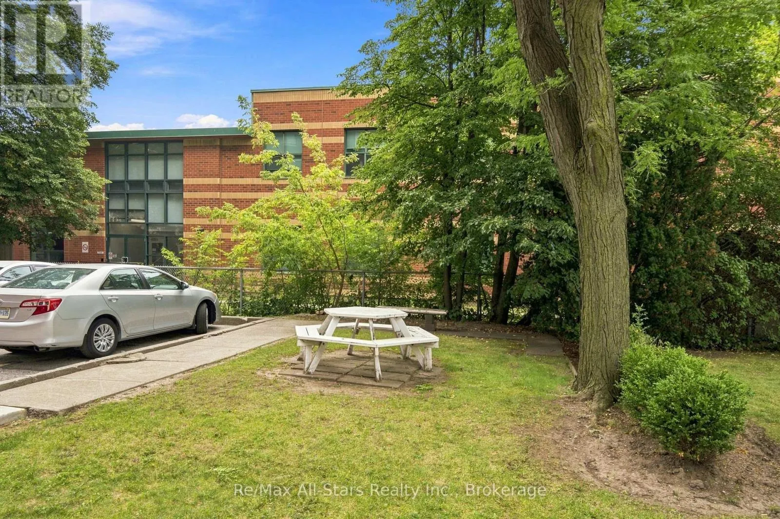 806 - 855 KENNEDY ROAD #806