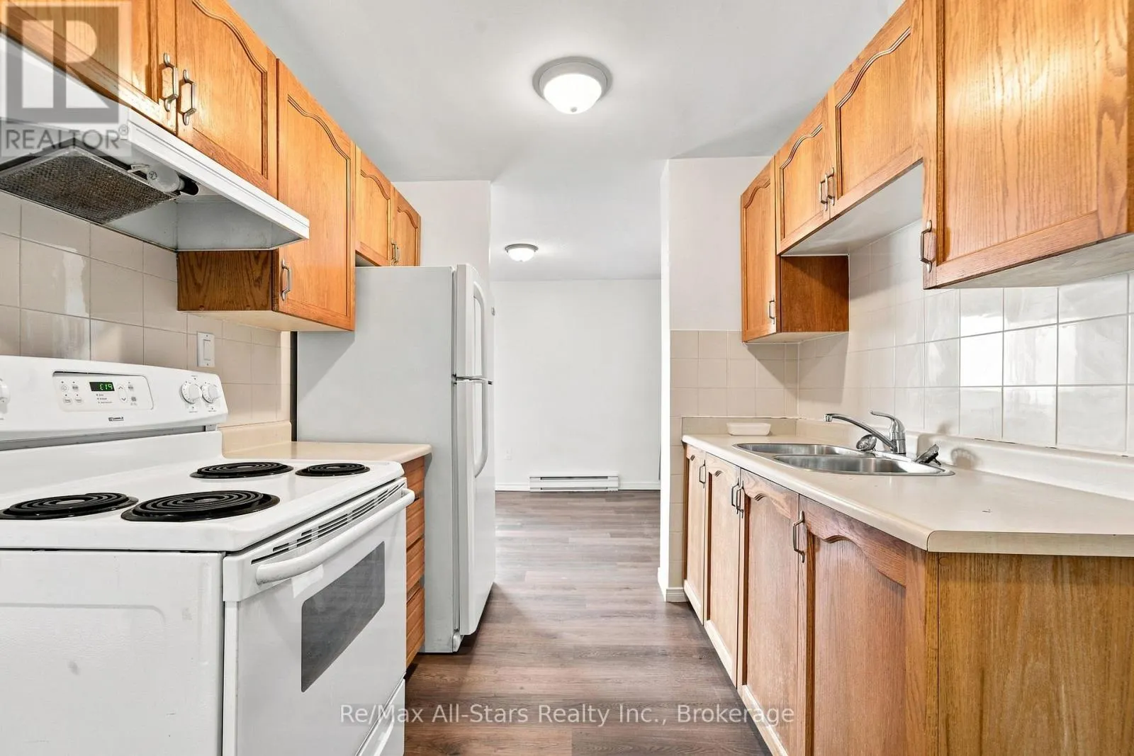 806 - 855 KENNEDY ROAD #806