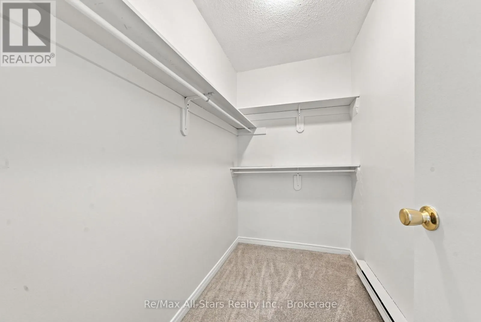 806 - 855 KENNEDY ROAD #806