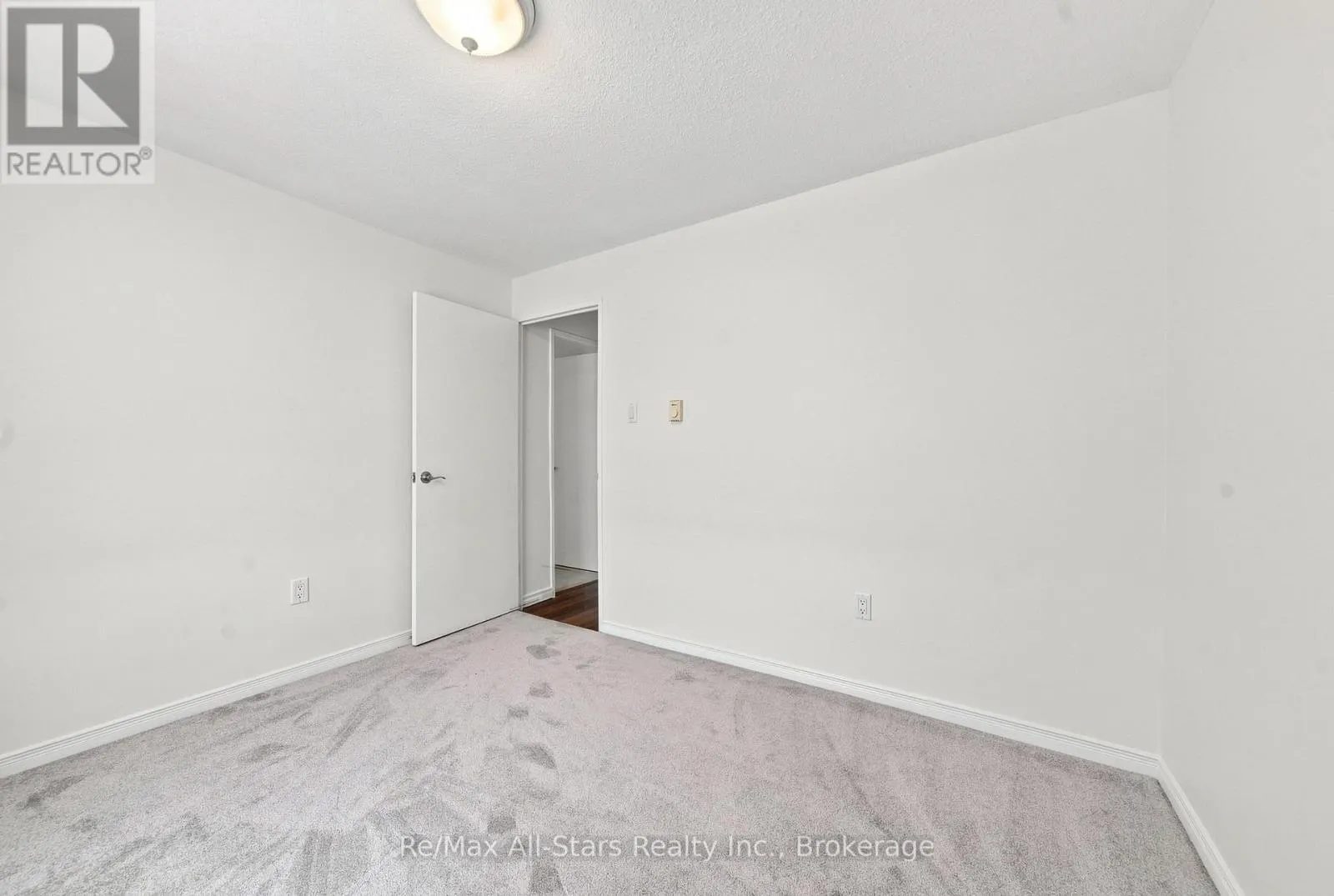 806 - 855 KENNEDY ROAD #806