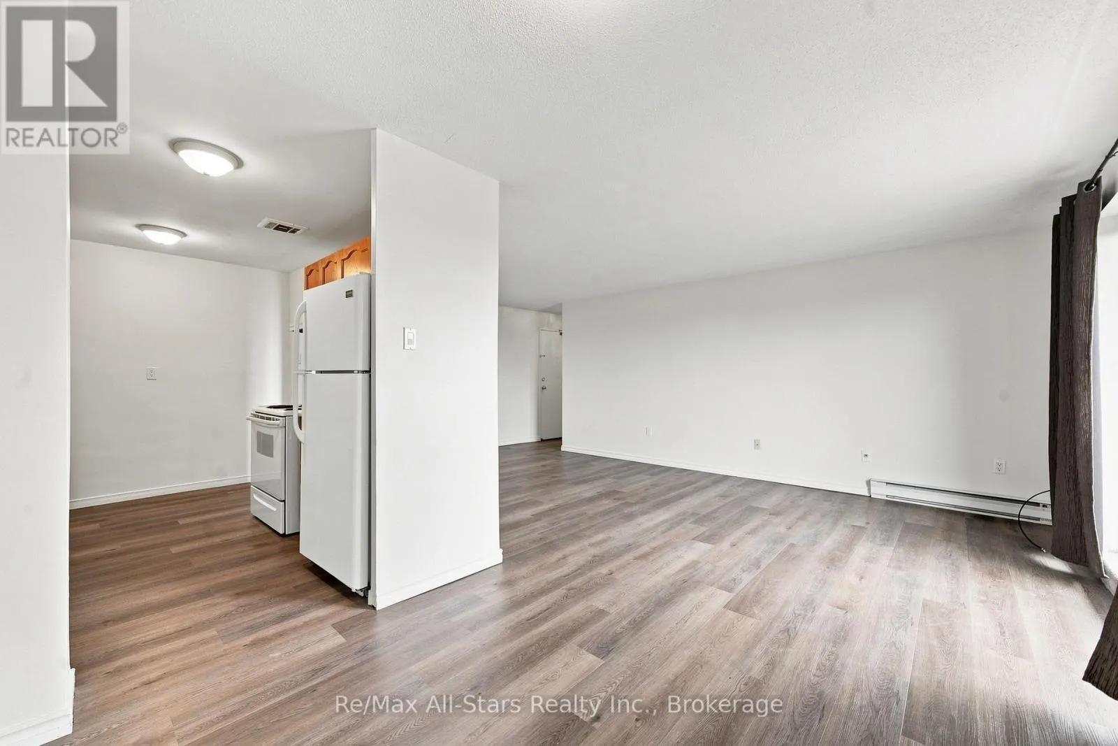 806 - 855 KENNEDY ROAD #806