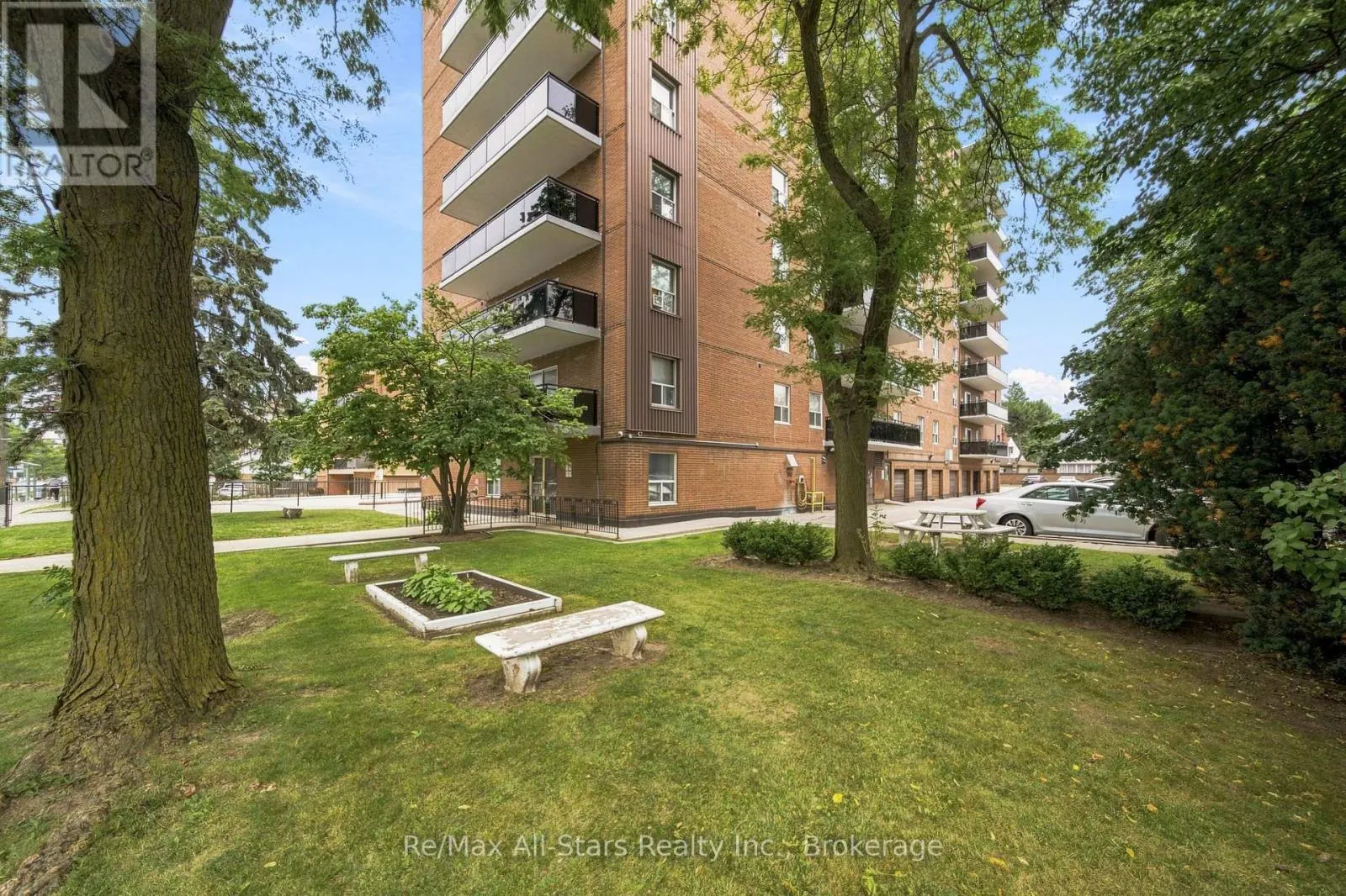 806 - 855 KENNEDY ROAD #806