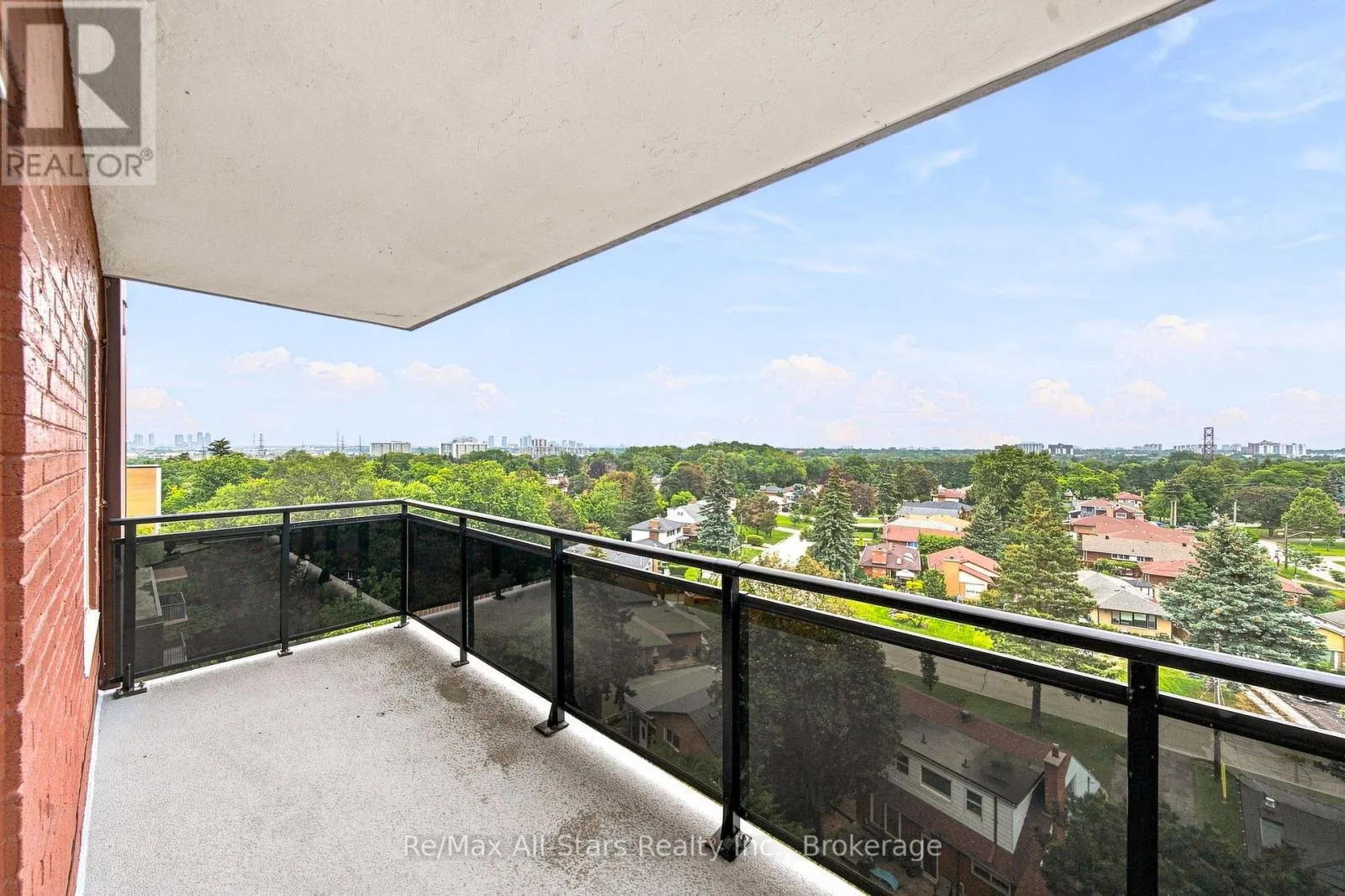 806 - 855 KENNEDY ROAD #806