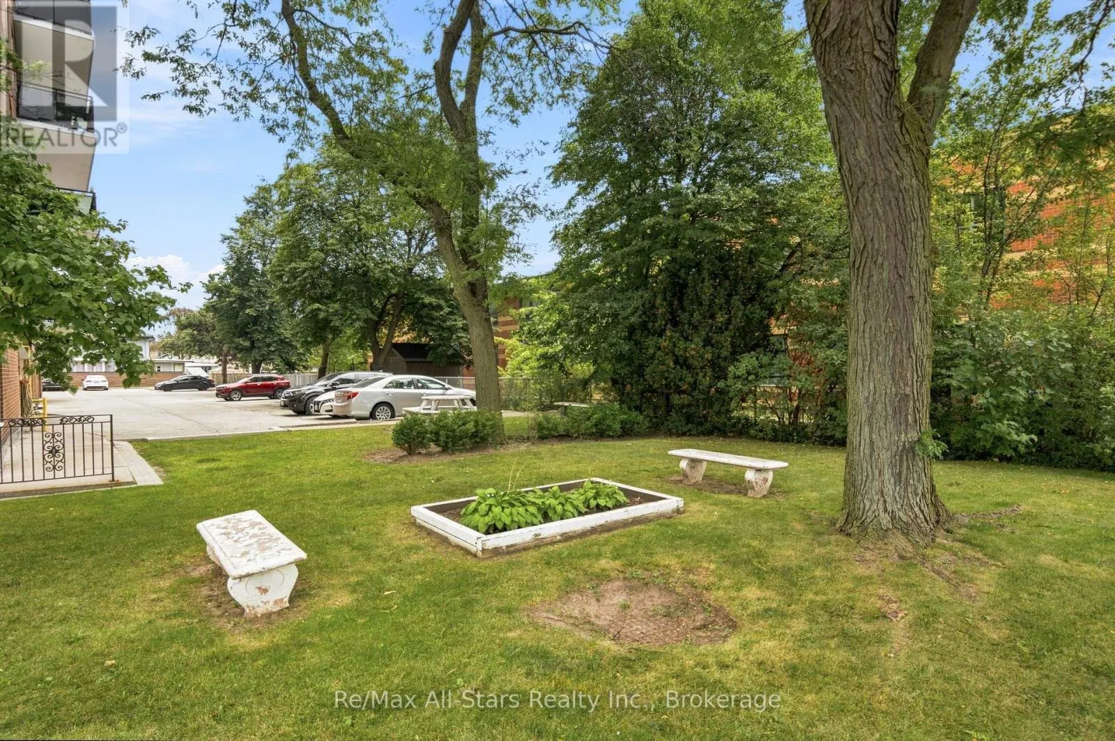 806 - 855 KENNEDY ROAD #806