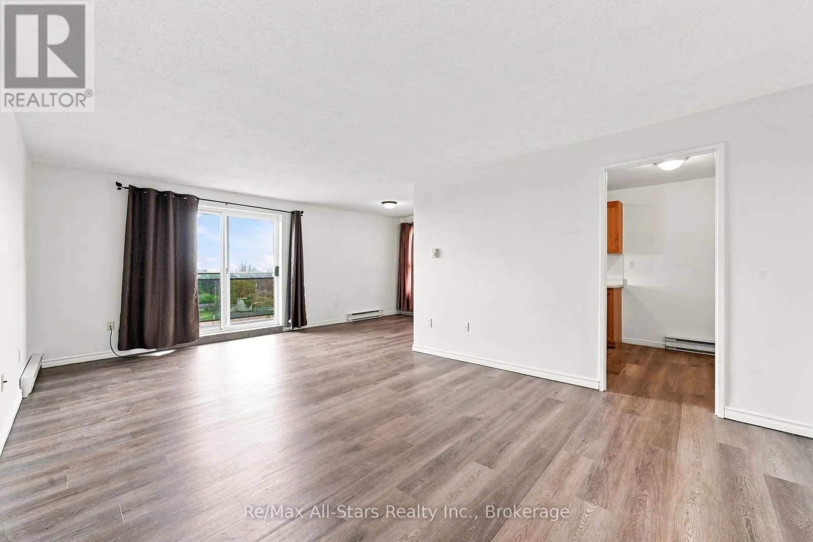 806 - 855 KENNEDY ROAD #806