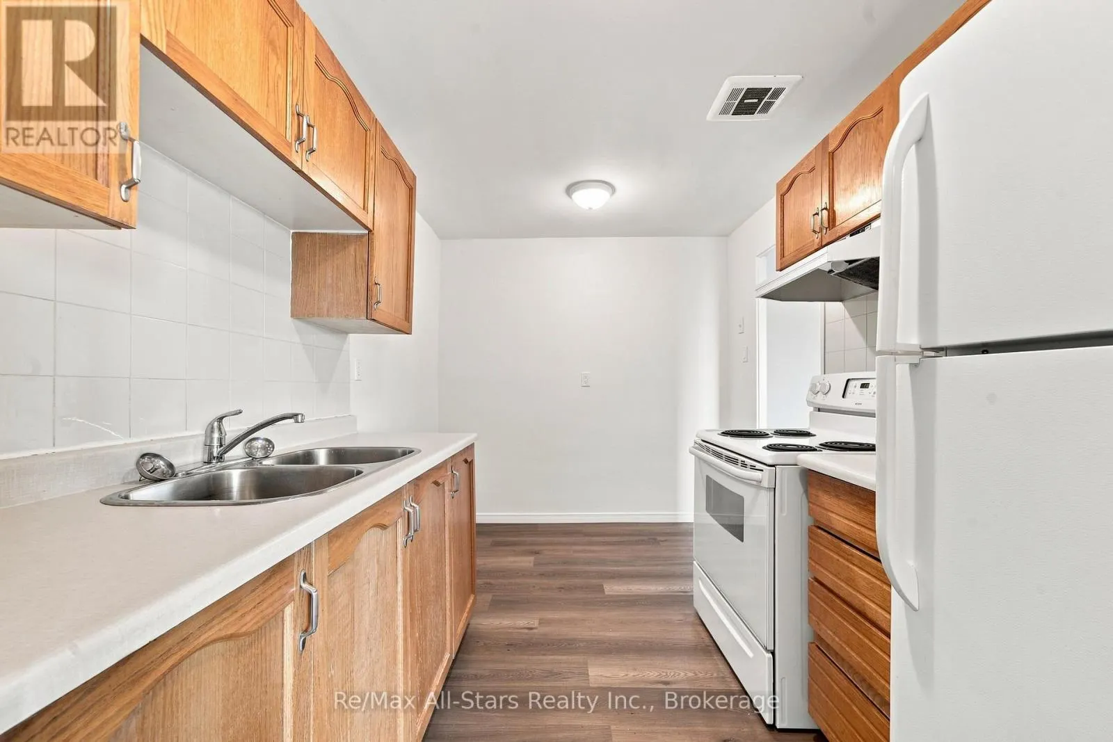 806 - 855 KENNEDY ROAD #806