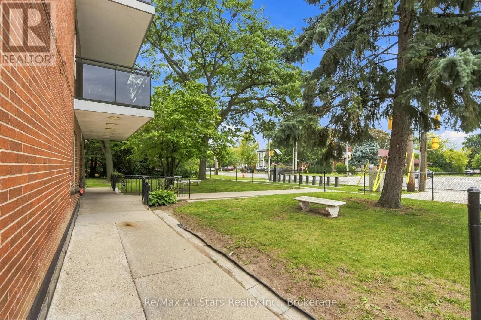 806 - 855 KENNEDY ROAD #806