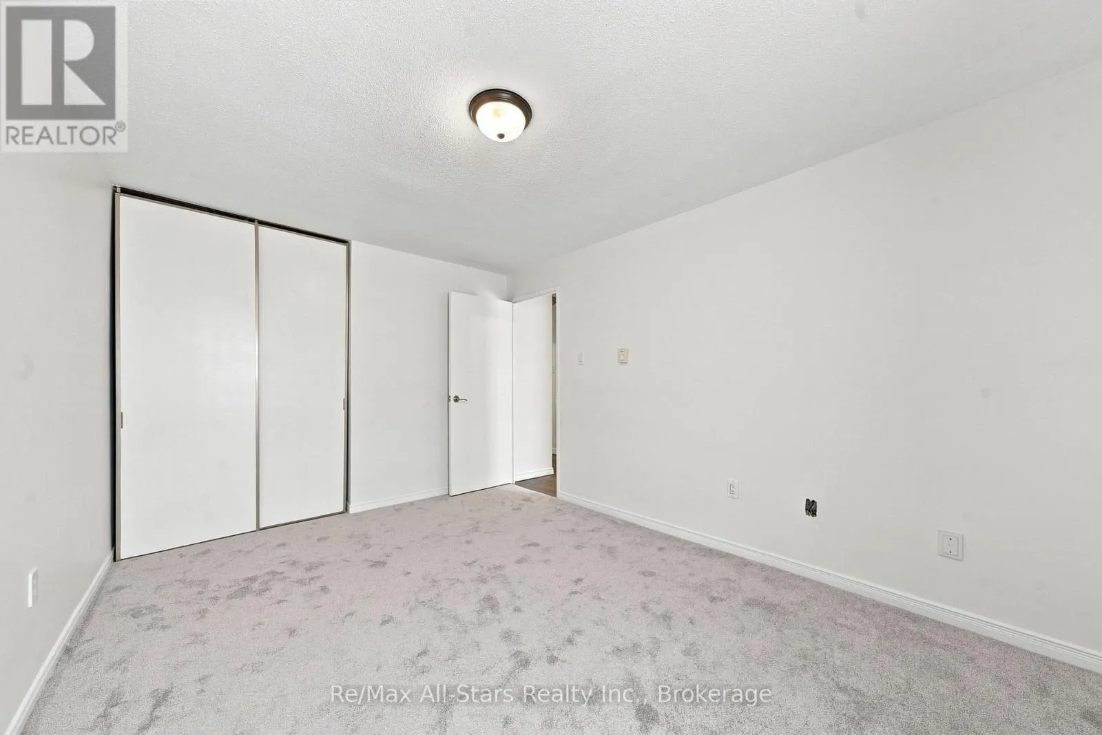 806 - 855 KENNEDY ROAD #806