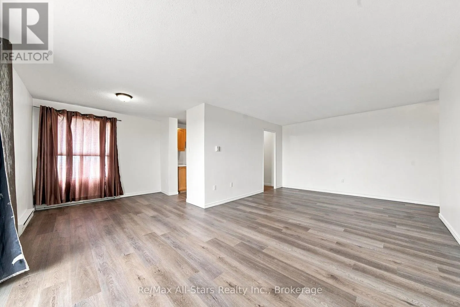 806 - 855 KENNEDY ROAD #806