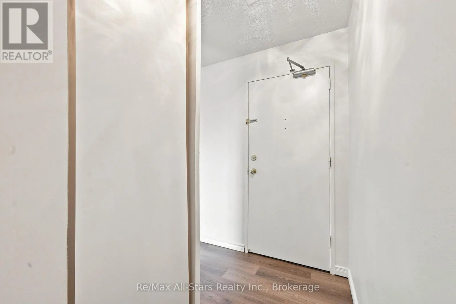 806 - 855 KENNEDY ROAD #806