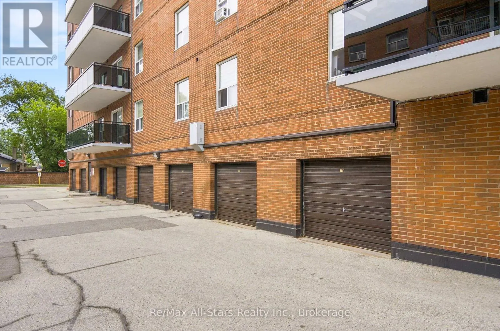 806 - 855 KENNEDY ROAD #806
