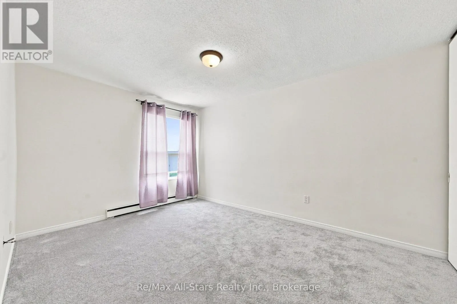 806 - 855 KENNEDY ROAD #806