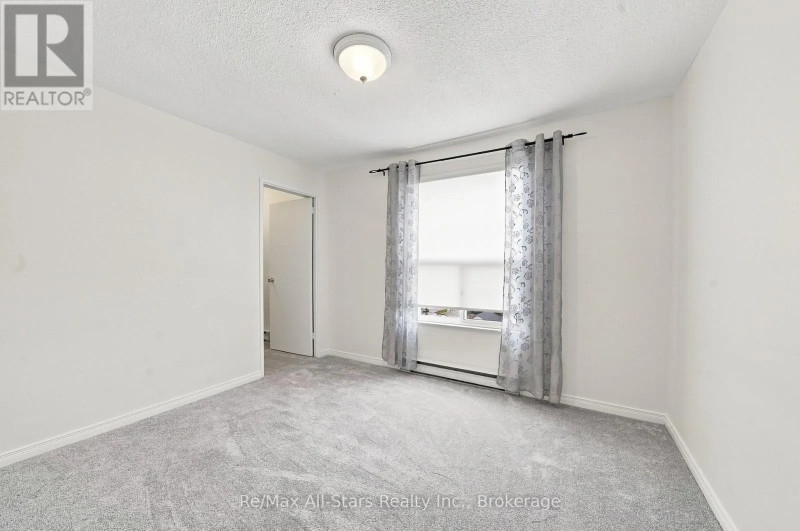 806 - 855 KENNEDY ROAD #806