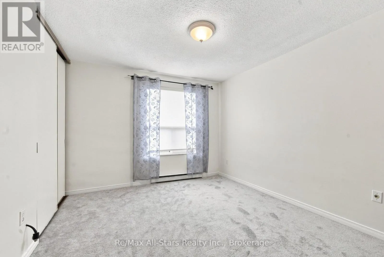 806 - 855 KENNEDY ROAD #806