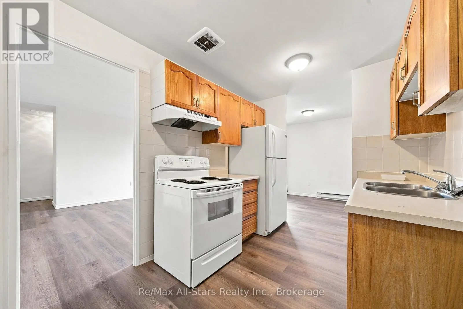 806 - 855 KENNEDY ROAD #806