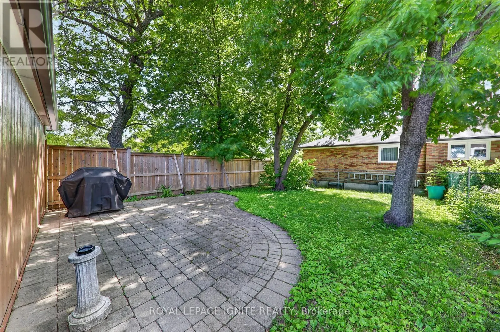 20 ALANBURY CRESCENT